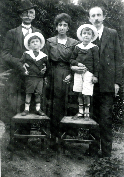 1918 con Ermanno, genitori e nonno Ettore