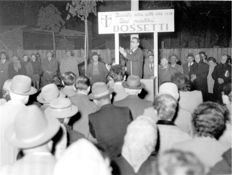 1955 in campagna elettorale, comizio serale - Bologna