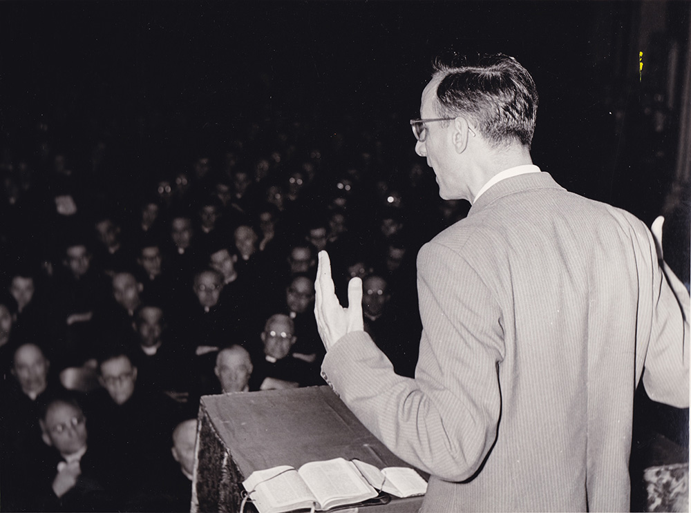 1957 09 24 relatore al congresso eucaristico Bologna 01