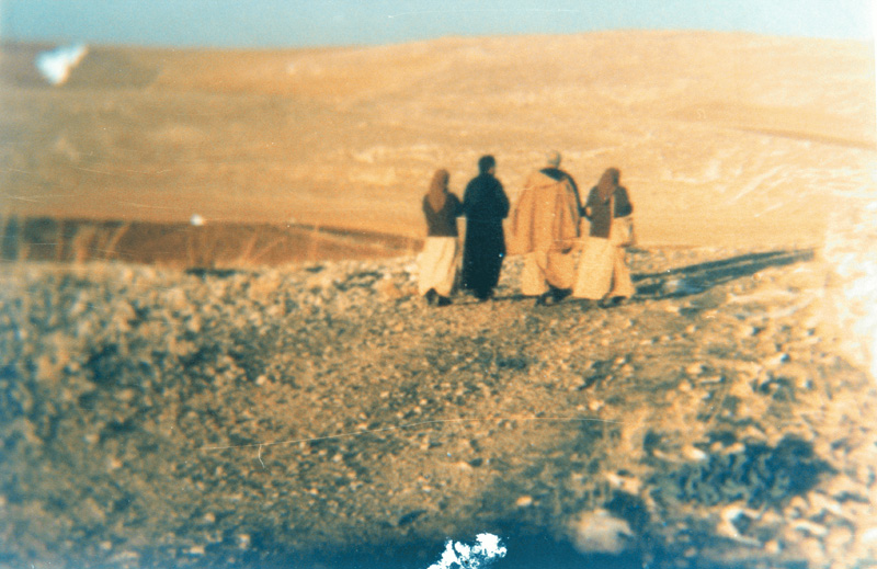 1981-82 con abuna Maroun Lahham, Lucia L. e Chiara M. - esplorazioni per trovare dimora nei dintorni di Madaba