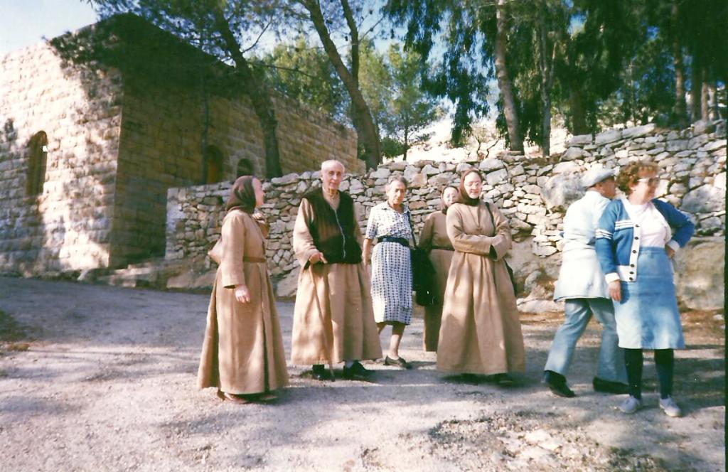 1989 con alcune sorelle, Marta Nicolini, Vittorina e Walter Serra - Ain Arik